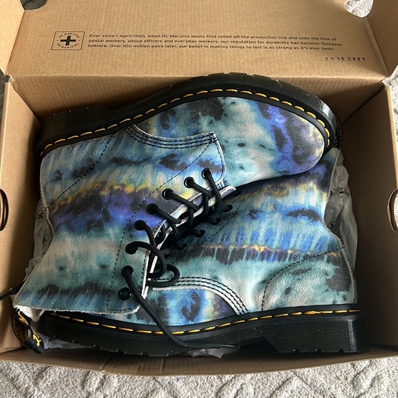 DR. MARTENS | Blue tie dye special edition 8 hole dr. Marten ankle boot - Picture 8 of 8